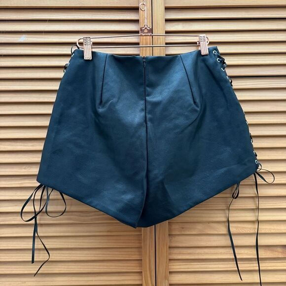 NWT 12th Tribe Black high rise shorts size medium - Picture 6 of 8